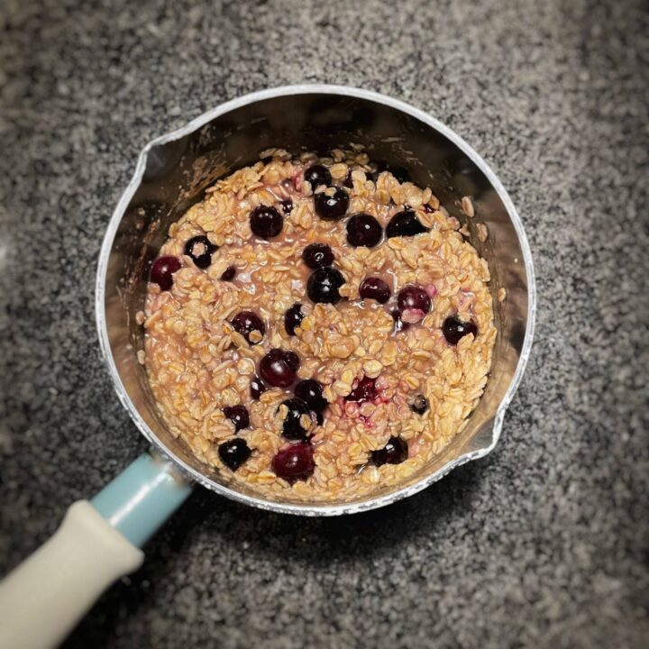 Cinnamon Oats, Blueberry & Chia Seed Porridge