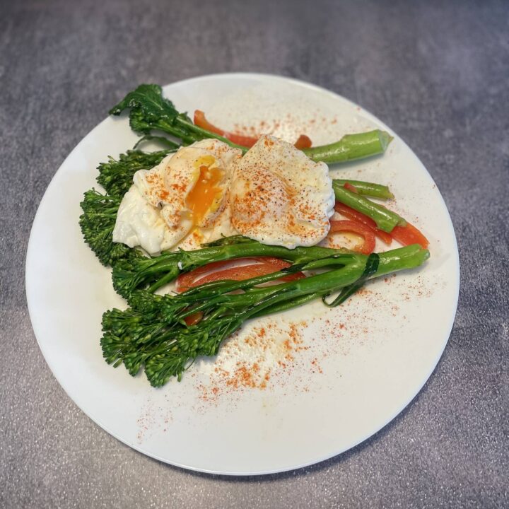 Poached Eggs, Broccoli and Peppers