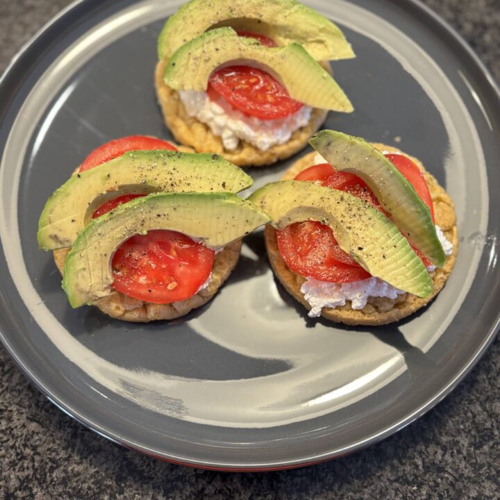 Lentil Crackers with Cottage Cheese & Avocado