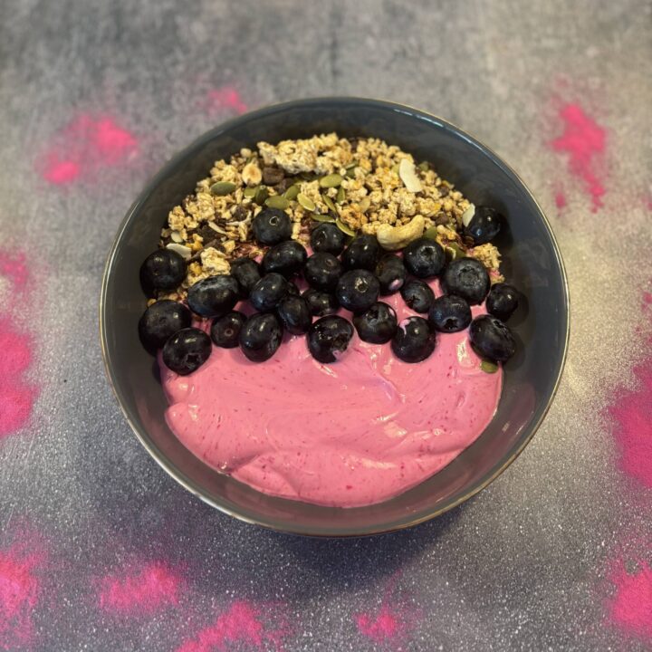 Superfood Breakfast Bowl with Dragon Fruit Powder